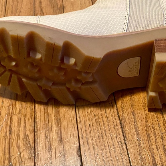 Sorel Joan Now Chelsea boot pull on size 9 cream snakeskin - Picture 8 of 16